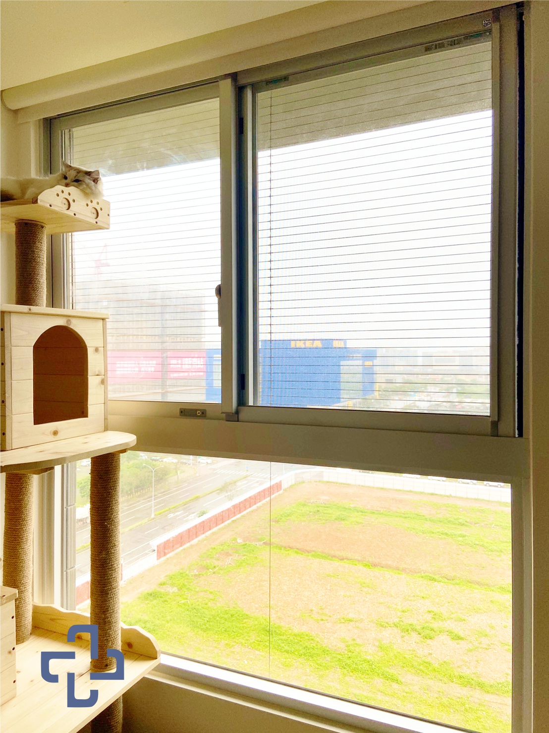 防霾紗網不是防貓網！防霾紗窗只能減少空氣髒汙，防貓隱形鐵窗才能確實的防貓咪墜樓、離家出走