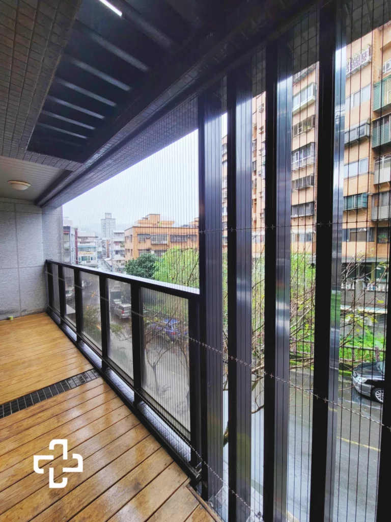 陽台鋁格柵安裝隱形鐵窗防貓