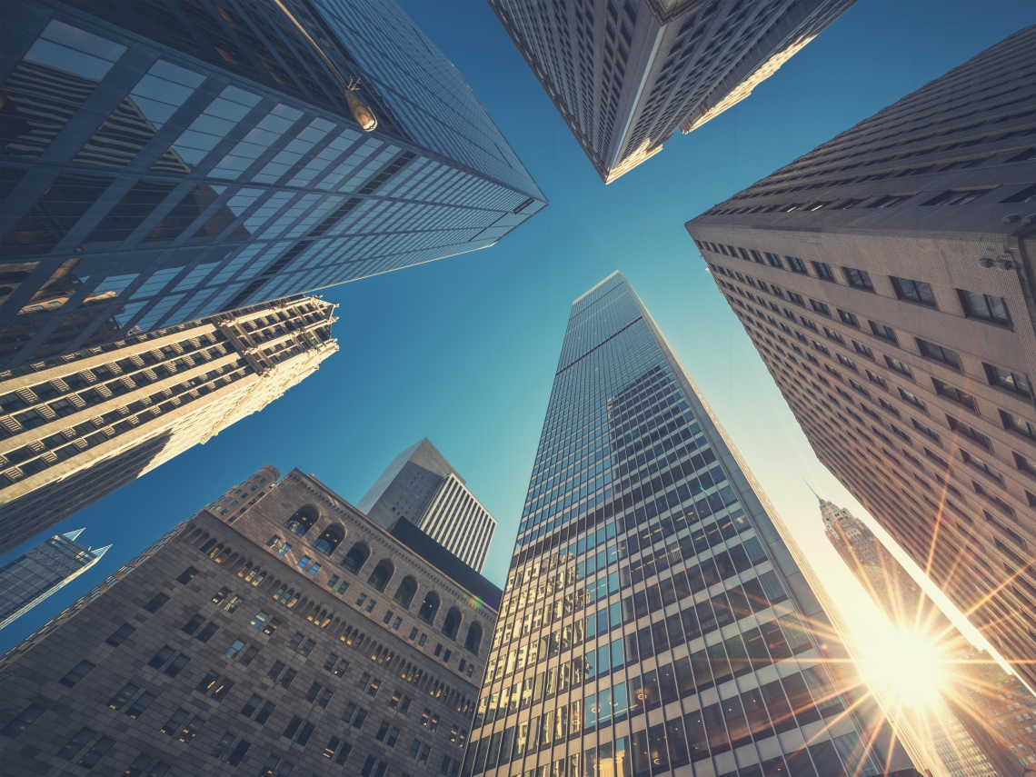 蓋這麼多高樓大廈,住高樓層的人沒有隱形鐵窗防墜網的話要怎麼注意防墜安全呢?